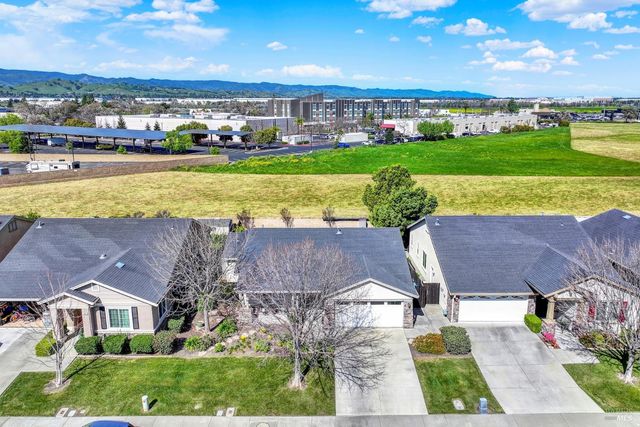 360 Grand Canyon Dr, Vacaville, CA 95687
