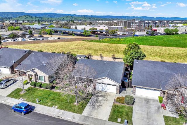 360 Grand Canyon Dr, Vacaville, CA 95687