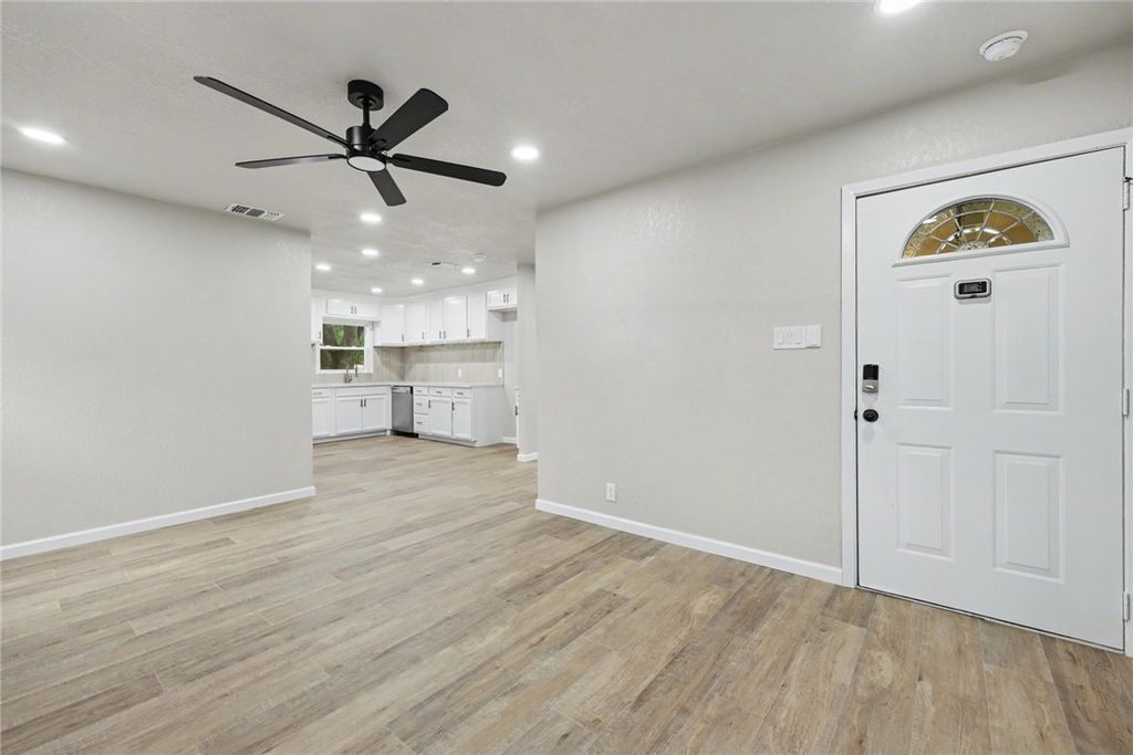 4010 Lowman St, Corpus Christi, TX 78411 — photo 3