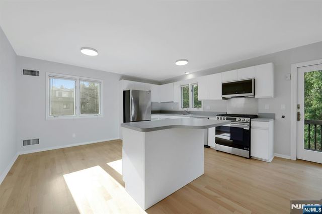 18 Peach Hill Court, Ramsey, NJ 07446