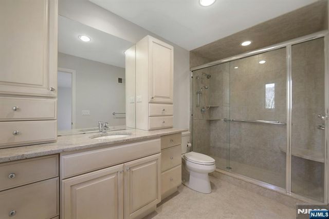 18 Peach Hill Court, Ramsey, NJ 07446