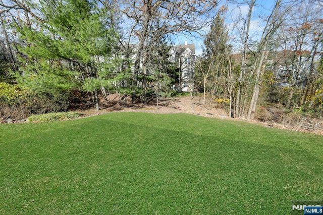 18 Peach Hill Court, Ramsey, NJ 07446