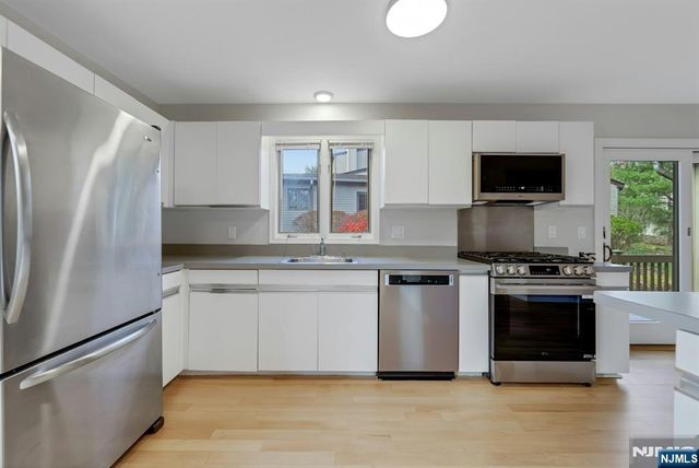 18 Peach Hill Court, Ramsey, NJ 07446