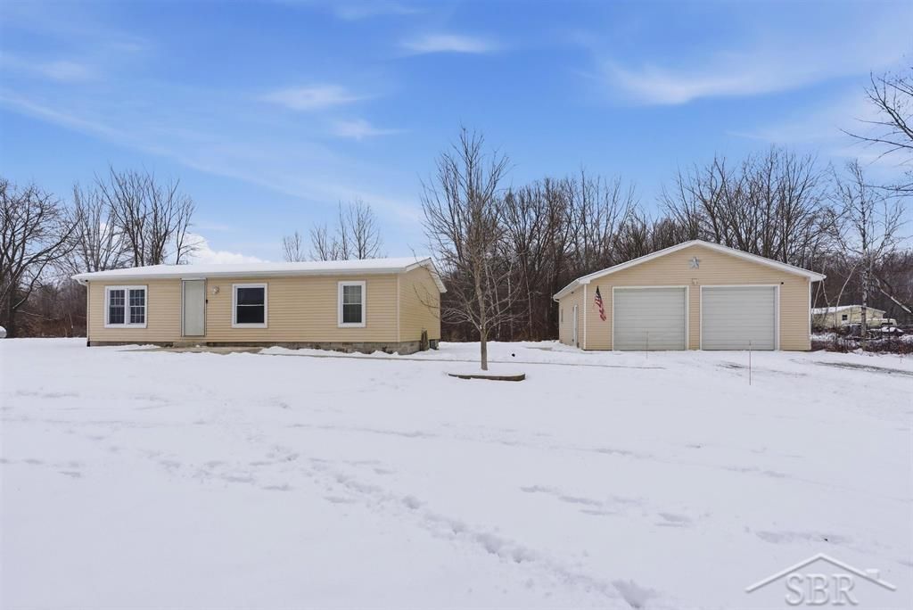 4967 N Mid Bay County Line Road, Midland, MI 48642