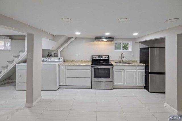 1095 Lambert Road, Teaneck, NJ 07666