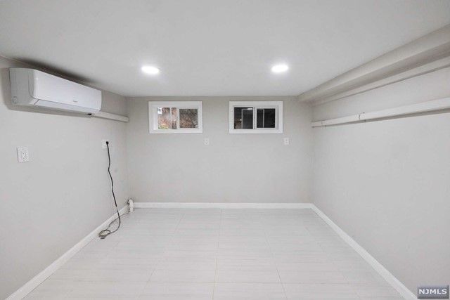 1095 Lambert Road, Teaneck, NJ 07666