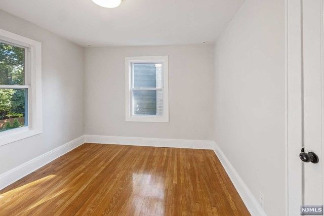 1095 Lambert Road, Teaneck, NJ 07666