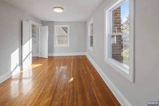 1095 Lambert Road, Teaneck, NJ 07666