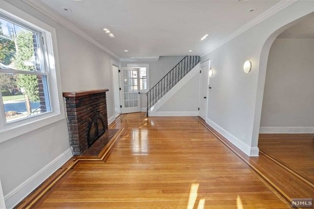 1095 Lambert Road, Teaneck, NJ 07666
