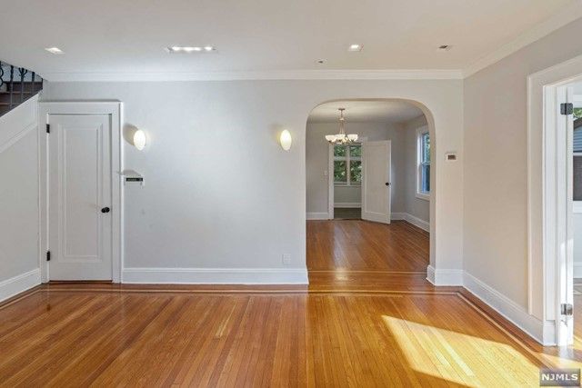 1095 Lambert Road, Teaneck, NJ 07666