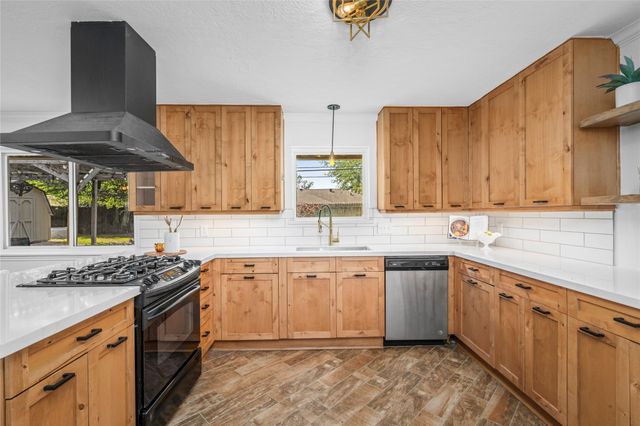 10519 Londonderry Drive, Houston, TX 77043