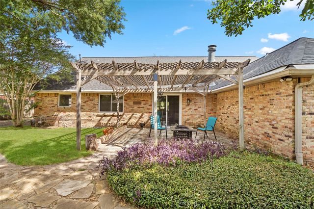 10519 Londonderry Drive, Houston, TX 77043
