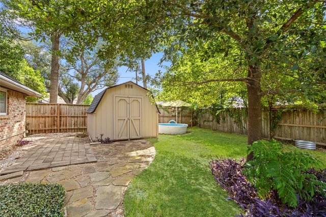 10519 Londonderry Drive, Houston, TX 77043