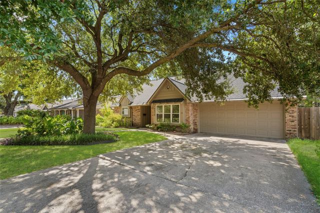 10519 Londonderry Drive, Houston, TX 77043