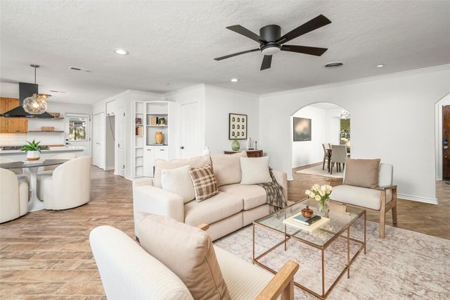 10519 Londonderry Drive, Houston, TX 77043