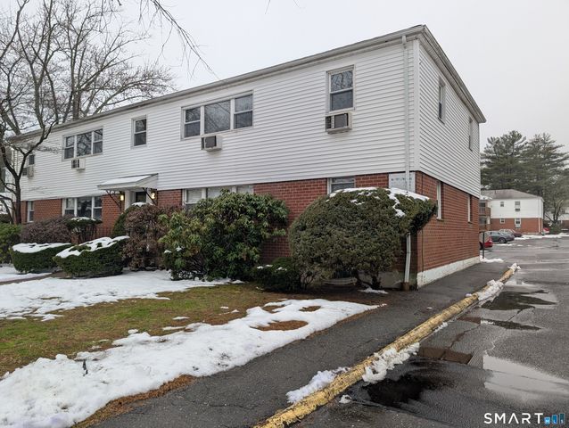 15 Cherry Hill Drive 2A, Bridgeport, CT 06606
