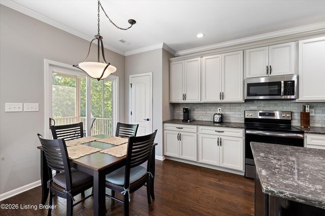 9328 Cross Meadows Cir, Louisville, KY 40291