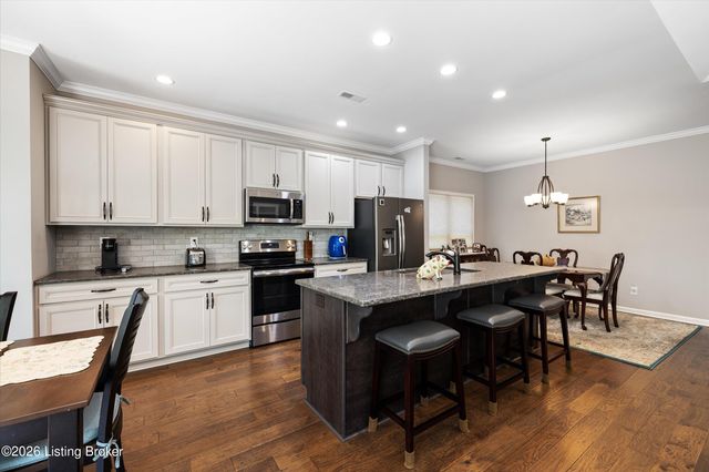 9328 Cross Meadows Cir, Louisville, KY 40291