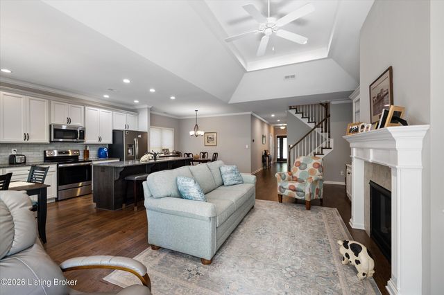 9328 Cross Meadows Cir, Louisville, KY 40291