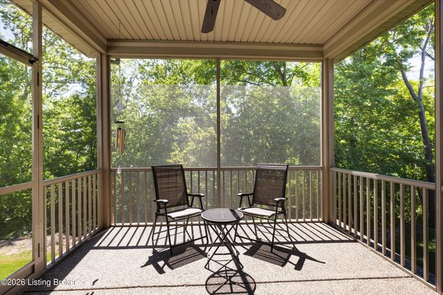 9328 Cross Meadows Cir, Louisville, KY 40291