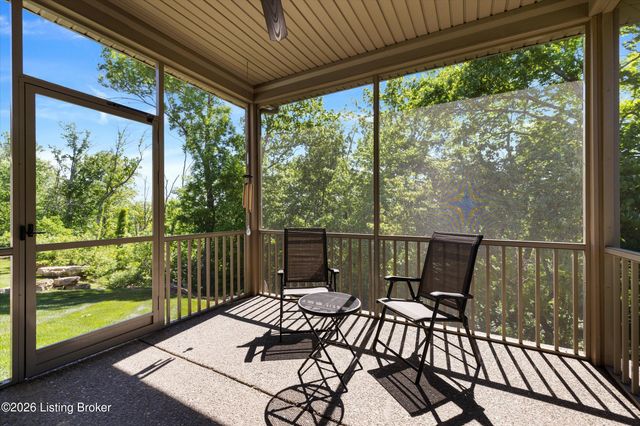 9328 Cross Meadows Cir, Louisville, KY 40291
