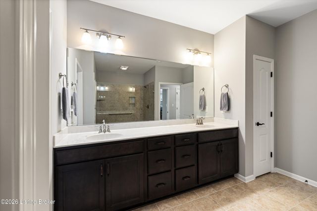 9328 Cross Meadows Cir, Louisville, KY 40291