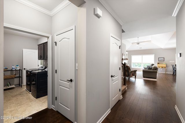9328 Cross Meadows Cir, Louisville, KY 40291