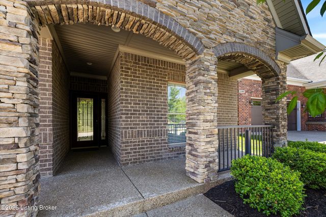 9328 Cross Meadows Cir, Louisville, KY 40291