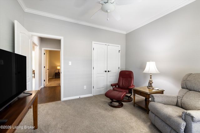 9328 Cross Meadows Cir, Louisville, KY 40291