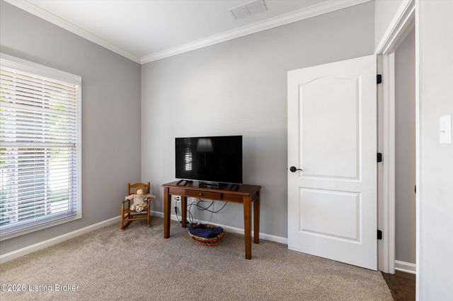 9328 Cross Meadows Cir, Louisville, KY 40291