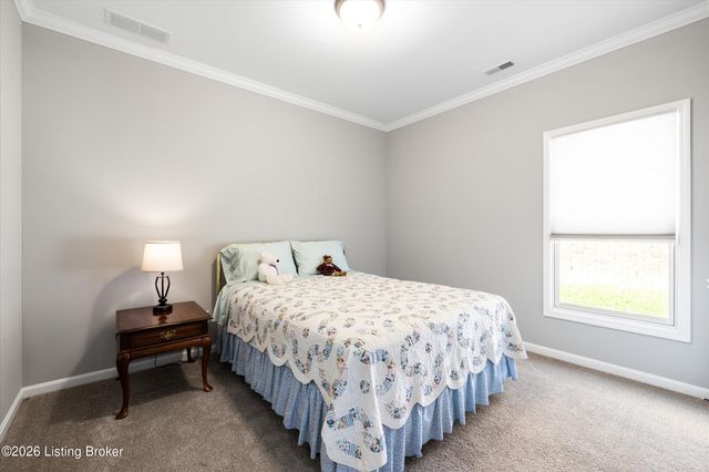9328 Cross Meadows Cir, Louisville, KY 40291
