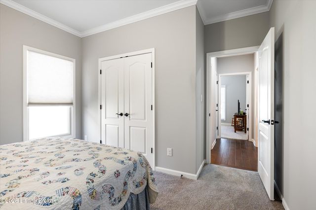 9328 Cross Meadows Cir, Louisville, KY 40291