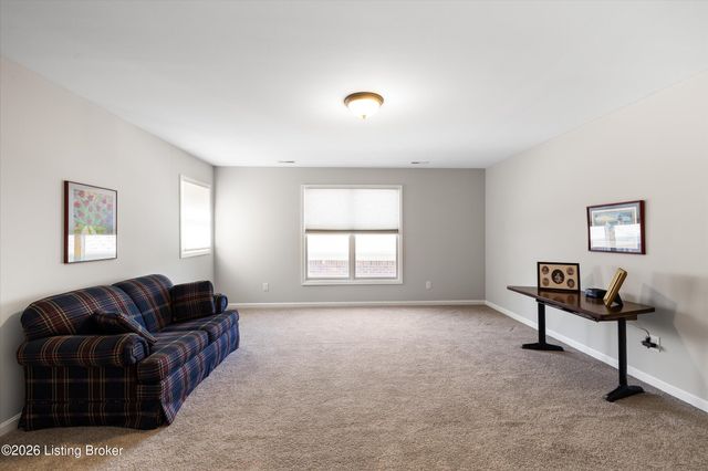 9328 Cross Meadows Cir, Louisville, KY 40291