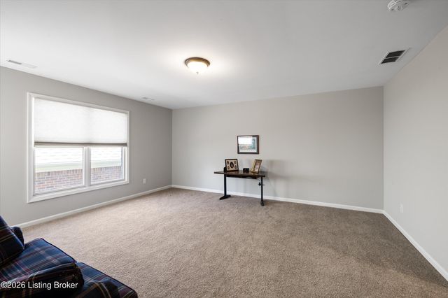 9328 Cross Meadows Cir, Louisville, KY 40291