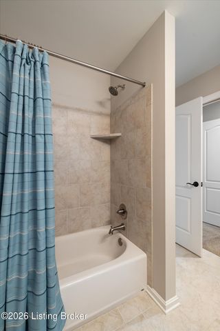 9328 Cross Meadows Cir, Louisville, KY 40291