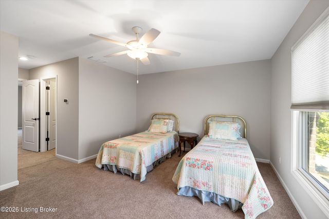 9328 Cross Meadows Cir, Louisville, KY 40291