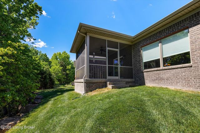 9328 Cross Meadows Cir, Louisville, KY 40291