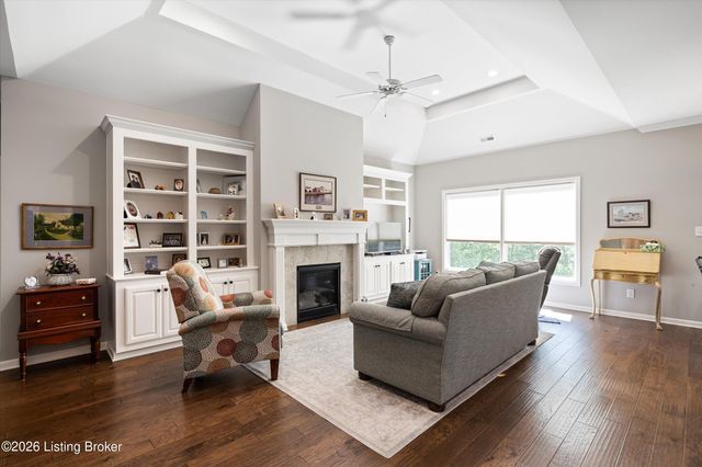 9328 Cross Meadows Cir, Louisville, KY 40291