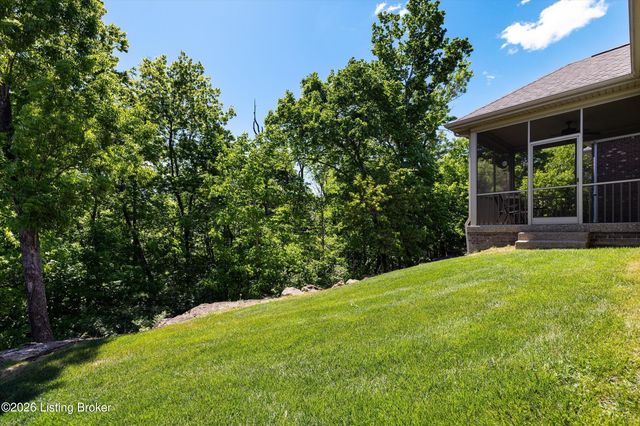9328 Cross Meadows Cir, Louisville, KY 40291