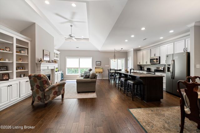 9328 Cross Meadows Cir, Louisville, KY 40291