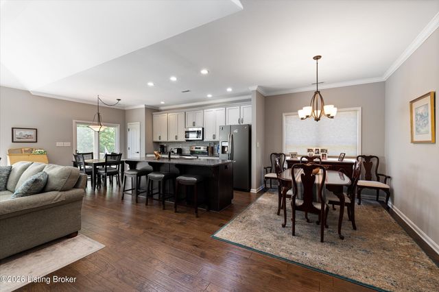 9328 Cross Meadows Cir, Louisville, KY 40291