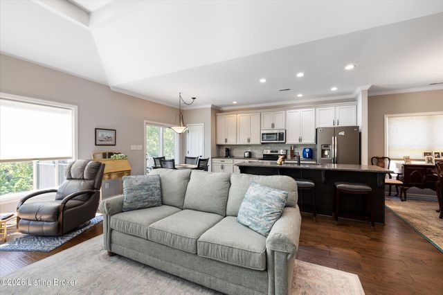 9328 Cross Meadows Cir, Louisville, KY 40291