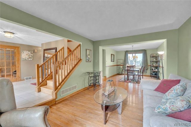 83 Meadowdale Lane, West Seneca, NY 14224
