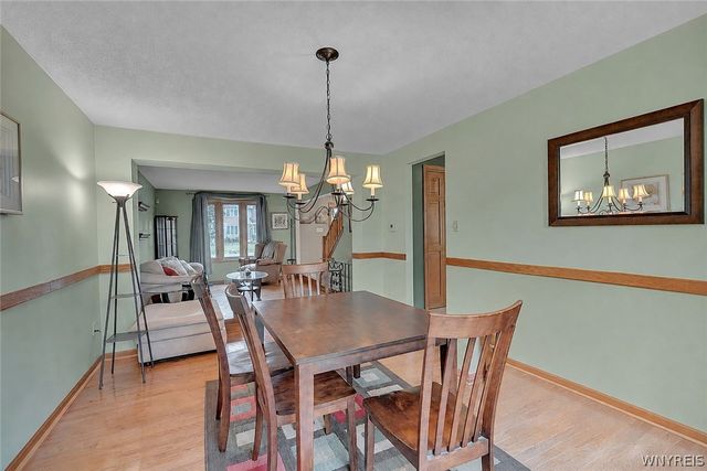 83 Meadowdale Lane, West Seneca, NY 14224