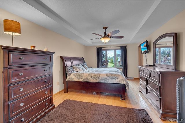 83 Meadowdale Lane, West Seneca, NY 14224