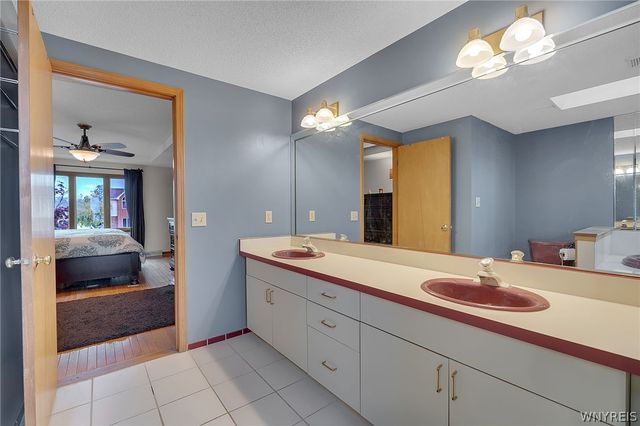 83 Meadowdale Lane, West Seneca, NY 14224