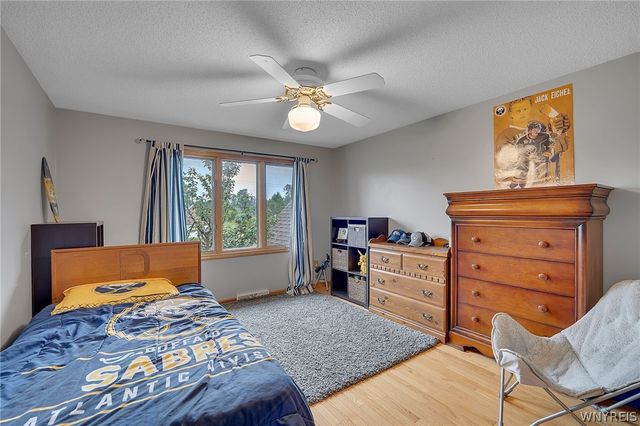 83 Meadowdale Lane, West Seneca, NY 14224