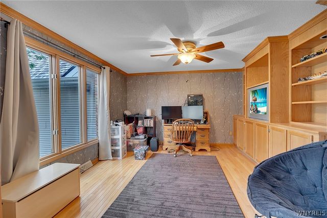 83 Meadowdale Lane, West Seneca, NY 14224