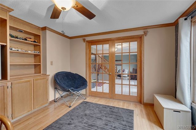 83 Meadowdale Lane, West Seneca, NY 14224