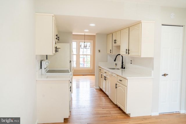3970 BRADWATER ST, Fairfax, VA 22031